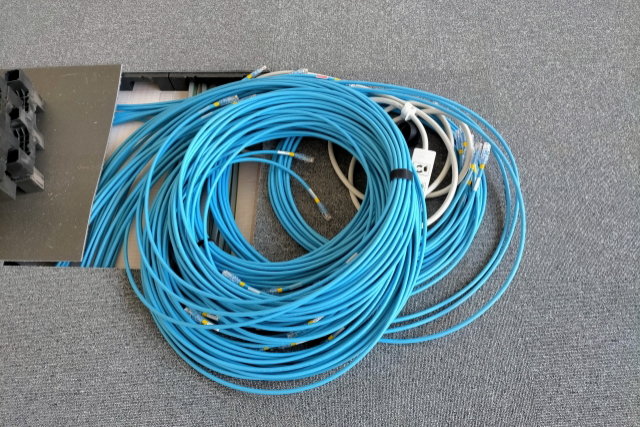 社内のネットワーク配線工事防犯カメラ